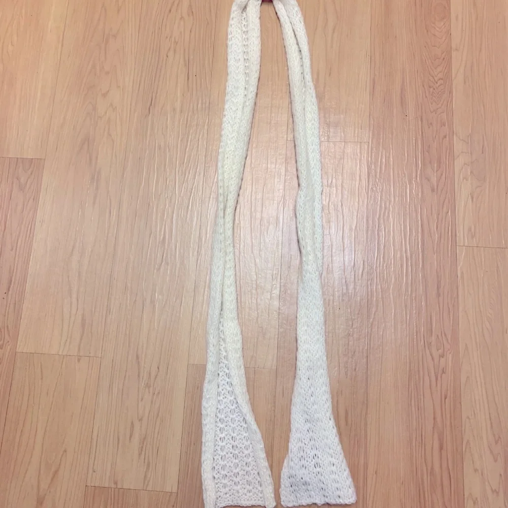 🦋 3/$9 Forever 21 white and gold scarf